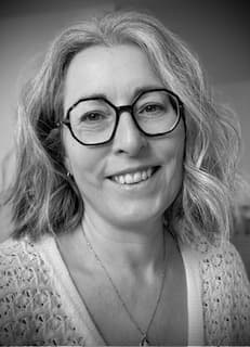 Claire Cala, professeure de yoga et sophrologue